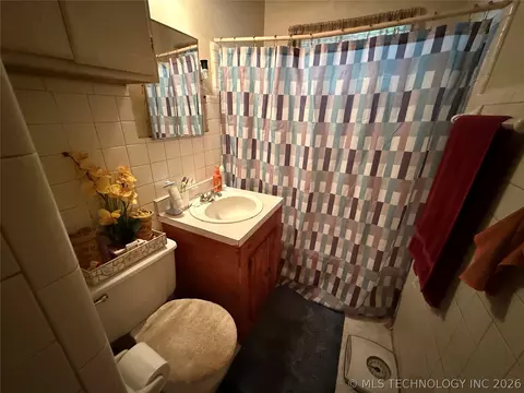 Bath - 7111 E Marshall St, Tulsa, OK 74115 photo 1 of 1