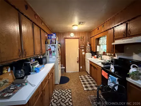 Kitchen - 7111 E Marshall St, Tulsa, OK 74115 photo 2 of 2