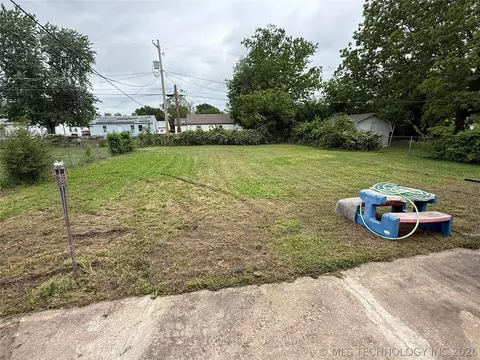 Exterior - 7111 E Marshall St, Tulsa, OK 74115 photo 3 of 3