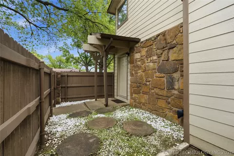 Exterior - 6380 S 80th East Avenue D, Tulsa, OK 74133 photo 4 of 5