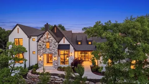 10715 S Nandina Ct, Jenks, OK 74037