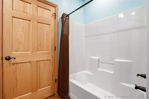 Bath - 452316 E 953 Rd, Vian, OK 74962 photo 8 of 10