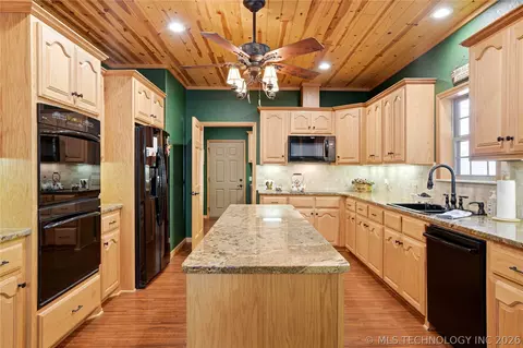 Kitchen - 452316 E 953 Rd, Vian, OK 74962 photo 2 of 7