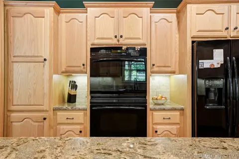 Kitchen - 452316 E 953 Rd, Vian, OK 74962 photo 6 of 7