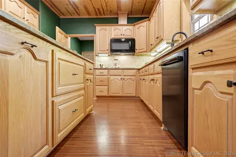 Kitchen - 452316 E 953 Rd, Vian, OK 74962 photo 4 of 7