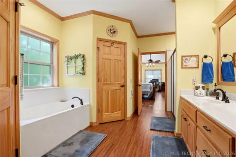Entry Way - 452316 E 953 Rd, Vian, OK 74962 photo 4 of 7