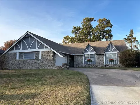 9445 E 39th Pl, Tulsa, OK 74145