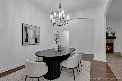 Dining - 1701 E Granger St, Broken Arrow, OK 74012 photo 4 of 4