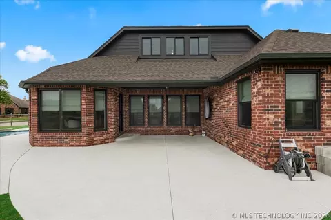 Exterior - 1701 E Granger St, Broken Arrow, OK 74012 photo 5 of 10