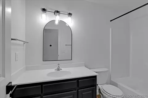 Bath - 1701 E Granger St, Broken Arrow, OK 74012 photo 6 of 6
