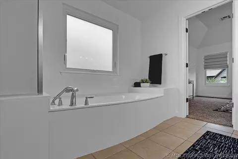 Bath - 1701 E Granger St, Broken Arrow, OK 74012 photo 3 of 6