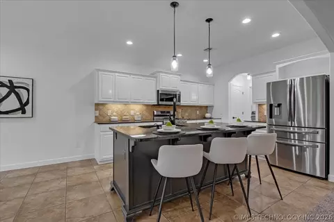 Kitchen - 1701 E Granger St, Broken Arrow, OK 74012 photo 1 of 9