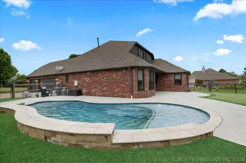 Exterior - 1701 E Granger St, Broken Arrow, OK 74012 photo 7 of 10