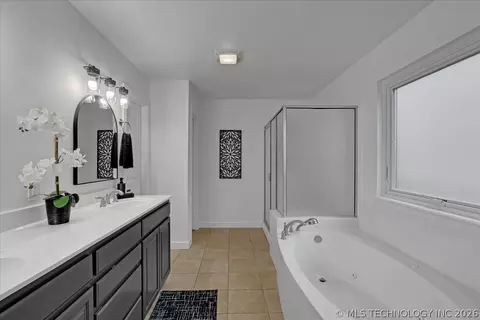 Bath - 1701 E Granger St, Broken Arrow, OK 74012 photo 1 of 6