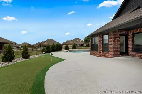Exterior - 1701 E Granger St, Broken Arrow, OK 74012 photo 9 of 10