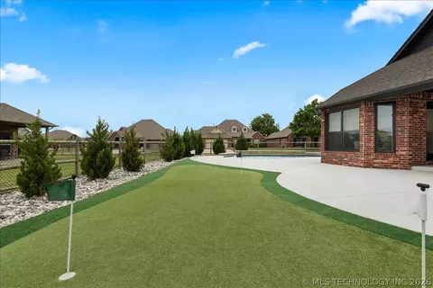 Exterior - 1701 E Granger St, Broken Arrow, OK 74012 photo 6 of 10