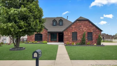 Exterior - 1701 E Granger St, Broken Arrow, OK 74012 photo 10 of 10