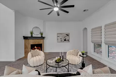 Living - 1701 E Granger St, Broken Arrow, OK 74012 photo 3 of 5