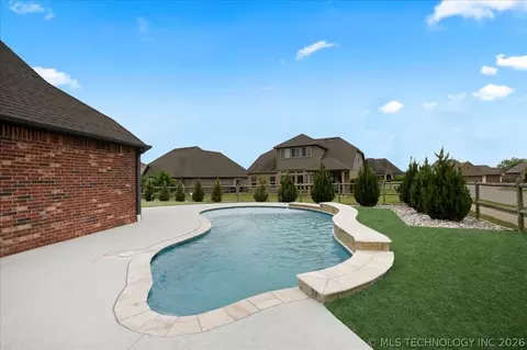 Exterior - 1701 E Granger St, Broken Arrow, OK 74012 photo 8 of 10