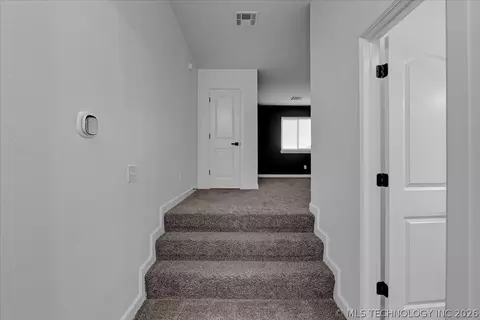 Entry Way - 1701 E Granger St, Broken Arrow, OK 74012 photo 4 of 4