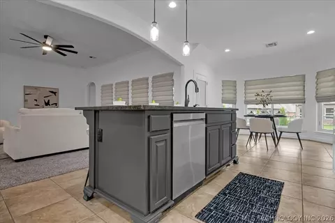 Kitchen - 1701 E Granger St, Broken Arrow, OK 74012 photo 8 of 9