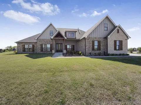 10102 Ratliff Dr, Claremore, OK 74017