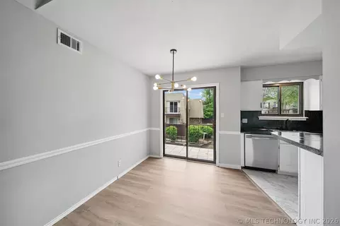 Dining - 4323 E 68th Street 614, Tulsa, OK 74136 photo 2 of 3