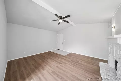 Living - 4323 E 68th Street 614, Tulsa, OK 74136 photo 3 of 3