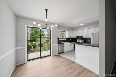 Dining - 4323 E 68th Street 614, Tulsa, OK 74136 photo 3 of 3
