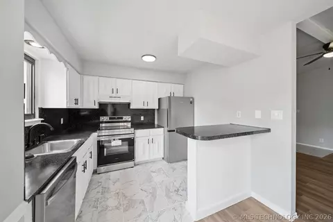 Kitchen - 4323 E 68th Street 614, Tulsa, OK 74136 photo 2 of 2