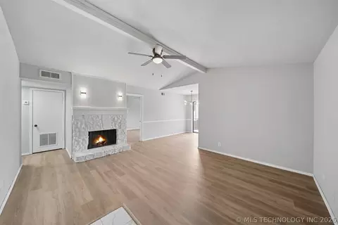 Living - 4323 E 68th Street 614, Tulsa, OK 74136 photo 2 of 3