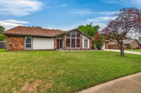 1135 Meadow Ln, Bartlesville, OK 74006