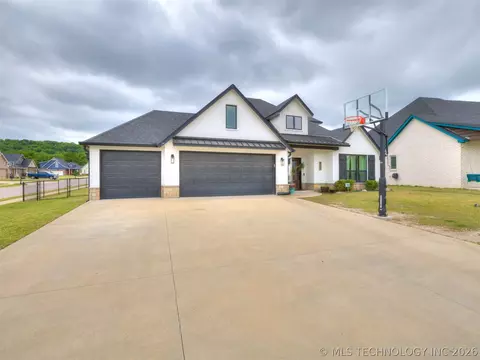 18982 Woodland Rd, Catoosa, OK 74015