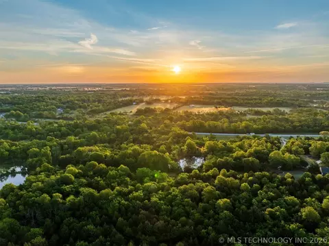 1928 E 9th St, Okmulgee, OK 74447