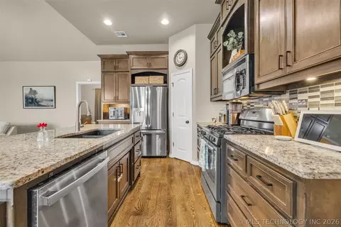 Kitchen - 18223 E 49th Pl S, Tulsa, OK 74134 photo 5 of 5