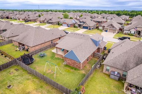 View/Area - 18223 E 49th Pl S, Tulsa, OK 74134 photo 4 of 5