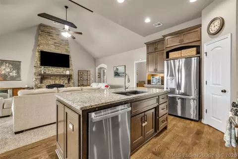 Kitchen - 18223 E 49th Pl S, Tulsa, OK 74134 photo 3 of 5