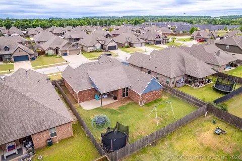 View/Area - 18223 E 49th Pl S, Tulsa, OK 74134 photo 3 of 5