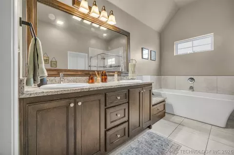 Bath - 18223 E 49th Pl S, Tulsa, OK 74134 photo 2 of 5