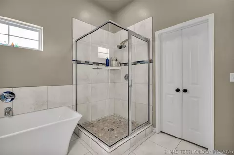 Bath - 18223 E 49th Pl S, Tulsa, OK 74134 photo 3 of 5
