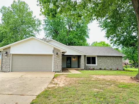 1409 W Baton Rouge Cir, Broken Arrow, OK 74011