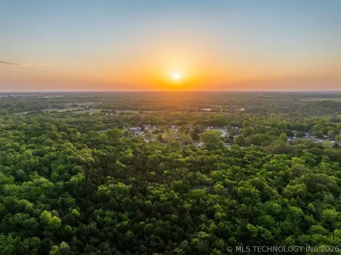 888 Timbercrest Ave, Okmulgee, OK 74447