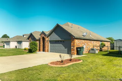 13227 E 132nd St N, Collinsville, OK 74021