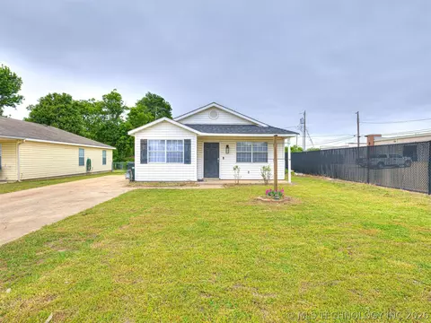 17 W Ross Ave W, Sapulpa, OK 74066
