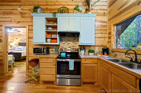 Kitchen - 83 Bent Pine Trl, Broken Bow, OK 74728 photo 3 of 5