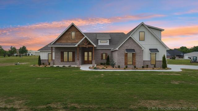 956 Blue Bird Ln, Pryor, OK 74361