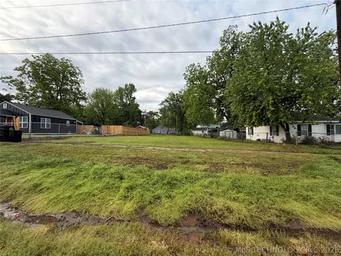 310 E Cypress St, Coweta, OK 74429