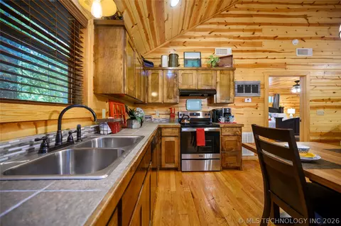 Kitchen - 81 Bent Pine Trl, Broken Bow, OK 74728 photo 2 of 4