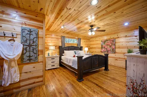 Bedroom - 81 Bent Pine Trl, Broken Bow, OK 74728 photo 2 of 3
