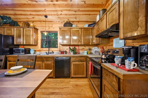Kitchen - 81 Bent Pine Trl, Broken Bow, OK 74728 photo 3 of 4